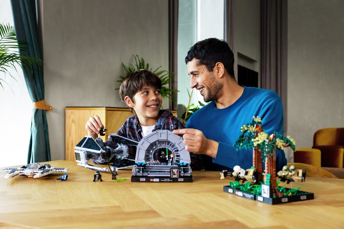 Celebrate Dad with <a href="/LEGO_Group/">LEGO</a>! 🙌 Give the gift of play this #FathersDay. Find more sets at your local #ToysRUsAtMacys or shop online here ➡️ bit.ly/3xeLb6n