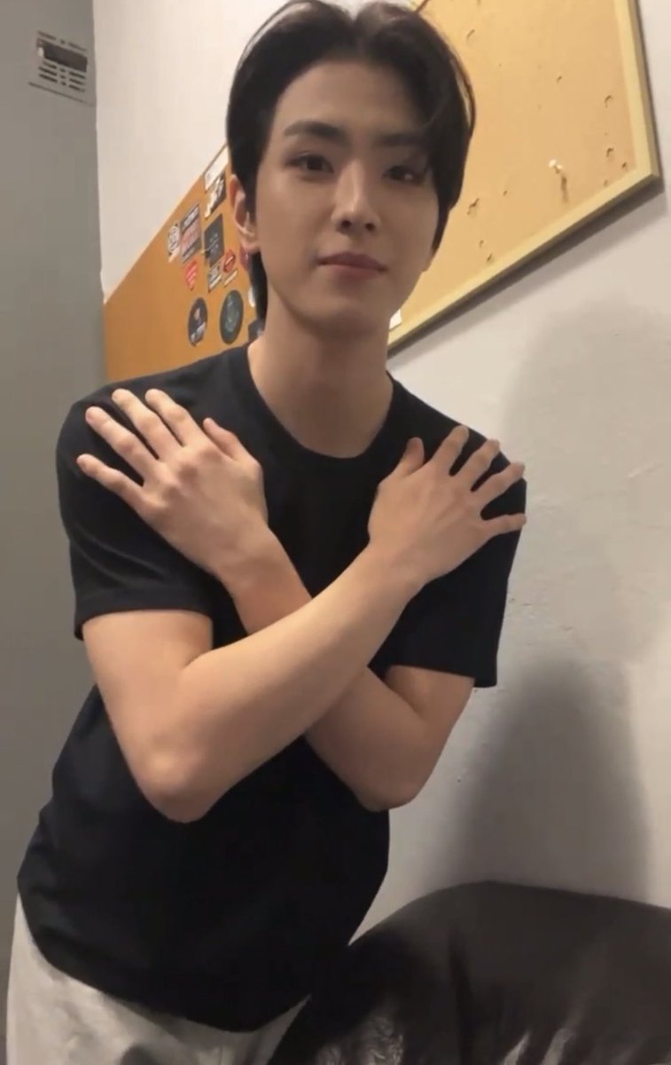 cogimyunhee's tweet photo. 새장에갇힌새 https://t.co/IFPiLLCCGt