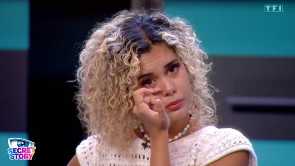 Trop touchante Zoé 😥 #SecretStory