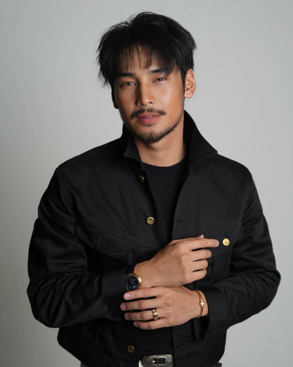 VogueThailand's tweet image. โว้กออกเดินทางพร้อม @Nnattawin1 สู่กรุงปารีส ประเทศฝรั่งเศส พร้อมร่วมงานเฉลิมฉลองครบรอบ 150 ปีของแบรนด์จิวเวลรีระดับโลก @Piaget ในฐานะแบรนด์แอมบาสเดอร์คนสำคัญ  เตรียมติดตามการรายงานตลอดทริปนี้ได้ที่โว้กประเทศไทย #ApoFlytoPariswithPiaget