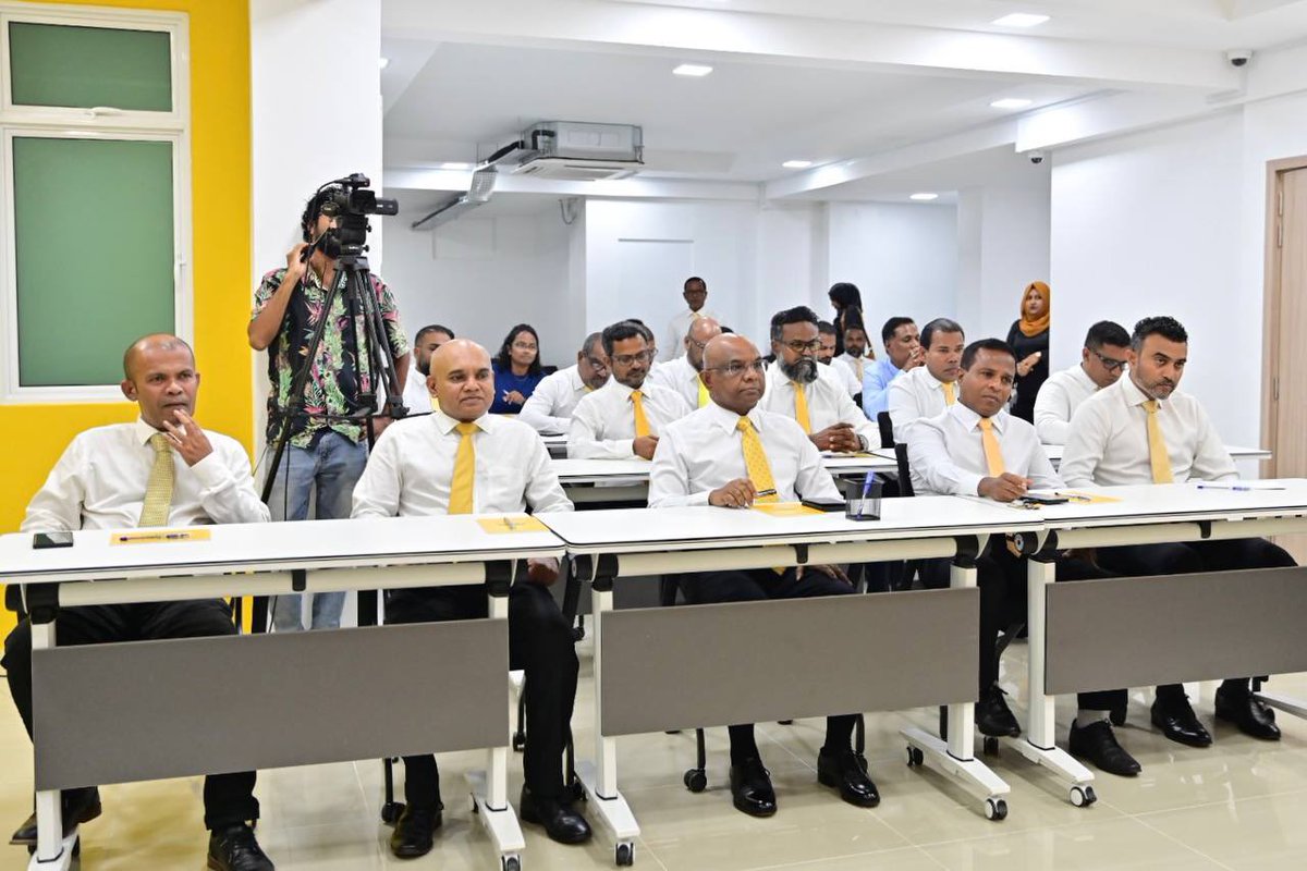 MDPSecretariat's tweet photo. އެމްޑީޕީގެ ގައުމީ މަޖިލީހުގެ 4 ވަނަ ދައުރުގެ 10 ވަނަ ޖަލްސާ ފެށިގެން ކުރިއަށްދަނީ. https://t.co/Jy1VxbIRLQ
