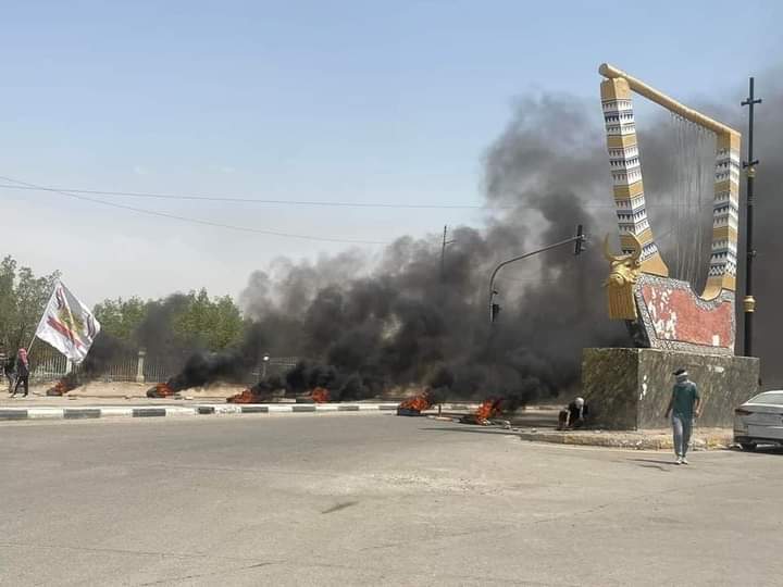 zhr15_5's tweet photo. تسجيل إصابات "شديدة" لخريجين تظاهروا امام مبنى محافظة ذي قار احتجاجا على أوضاعهم المعيشية والبطالة.
#مستمورن _حتى تحقيق مطلبنا https://t.co/EMbPlgzTqv