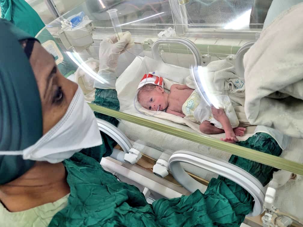 Felicidades a todos los neonatólogos en su día en #Cuba,  por tanto amor al trabajar con los bebés y salvar muchas vidas. #CubaPorLaSalud.
