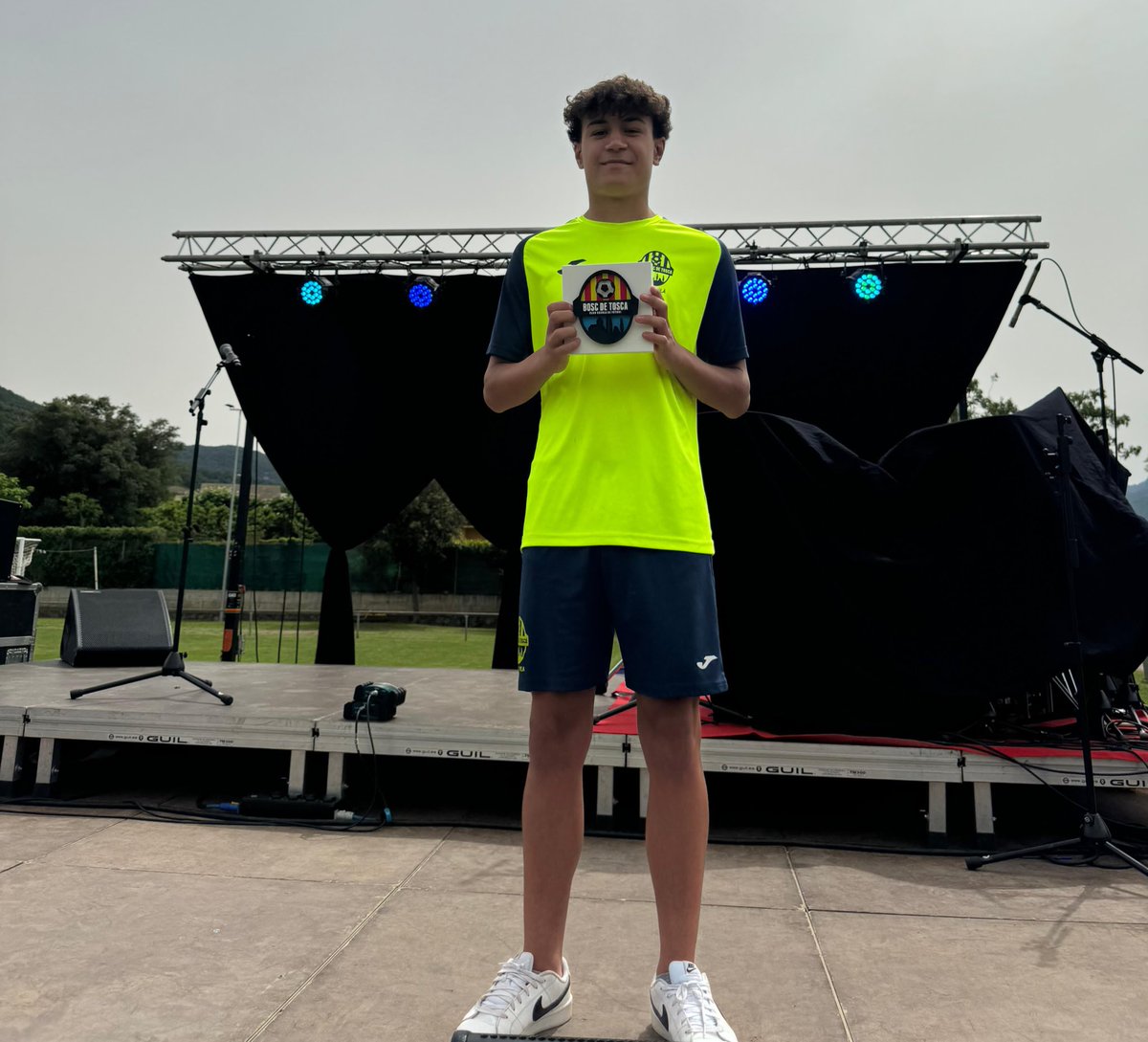 cefboscdetosca's tweet photo. 💛 ESFORÇ TITÀNIC

🫶🏻 Reconeixement al jugador del Cadet "A", Sergi Vilà, per sempre donar un cop de mà al Juvenil "C" durant aquesta temporada

🔝 Més de 15 caps de setmana fent doble partit. Exemple de compromís, Sergi!

#TractoretGroc #BDT1978 https://t.co/p00LEhZEdu
