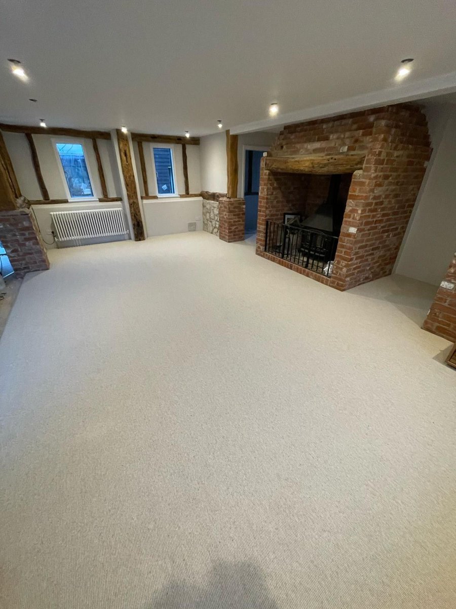 SawstonCarpets's tweet photo. A lovely barn renovation recently completed. 

The carpet we installed was from @brockwaycarpets Beachcomber range. The wool is 100% undyed, mixing the undyed yarn to get a natural soft colour.

We also put a low tog underlay on the areas with underfloor heating. https://t.co/VecJ23I3qN