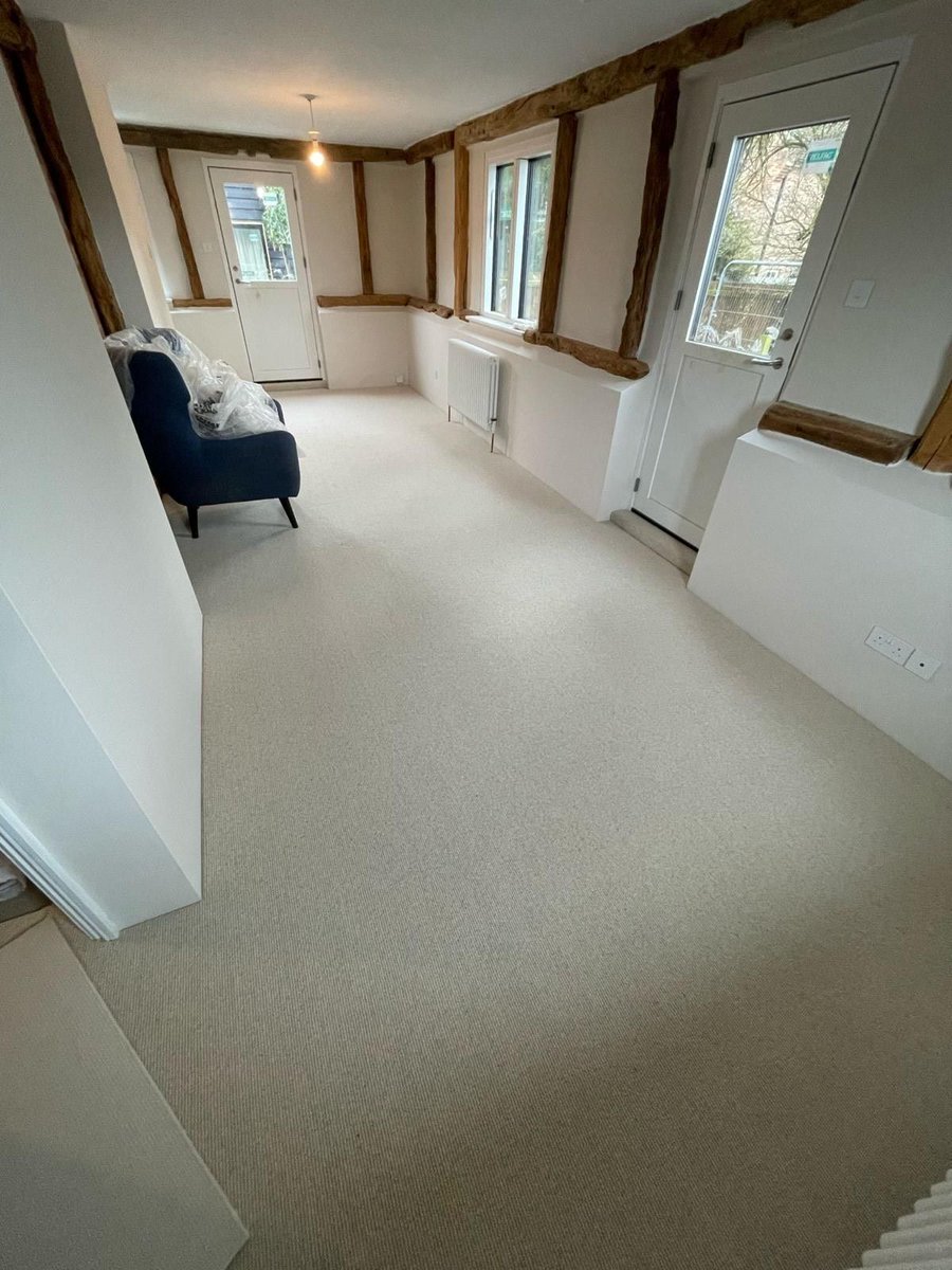 SawstonCarpets's tweet photo. A lovely barn renovation recently completed. 

The carpet we installed was from @brockwaycarpets Beachcomber range. The wool is 100% undyed, mixing the undyed yarn to get a natural soft colour.

We also put a low tog underlay on the areas with underfloor heating. https://t.co/VecJ23I3qN