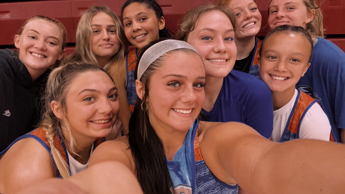 KinsleyMolden's tweet photo. last first summer ball game🥹🥹
love my team!! https://t.co/IG0vXBktdu