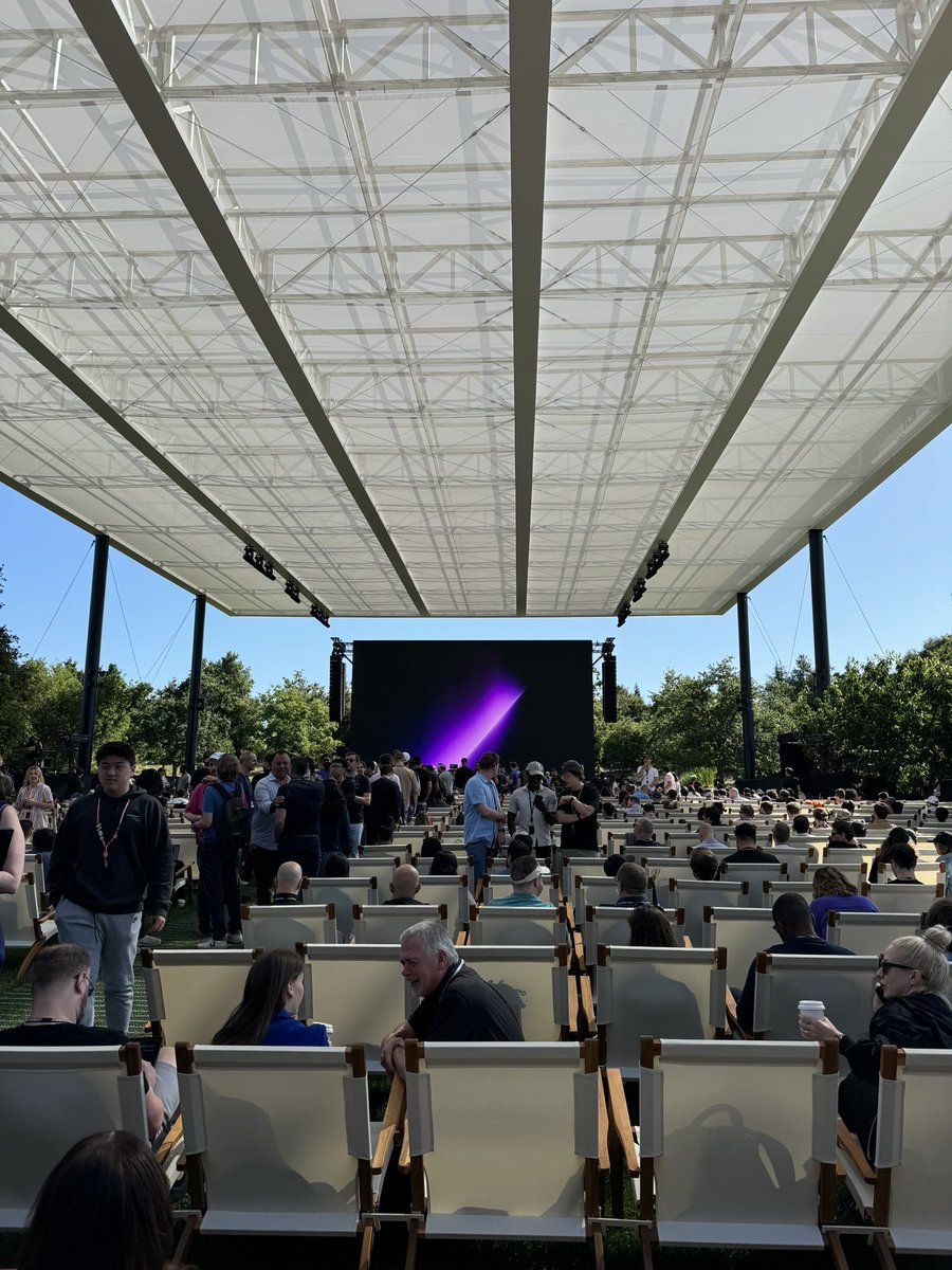 Makias's tweet photo. dub dub time!
#wwdc #wwdc24 https://t.co/m27O7R2GDu