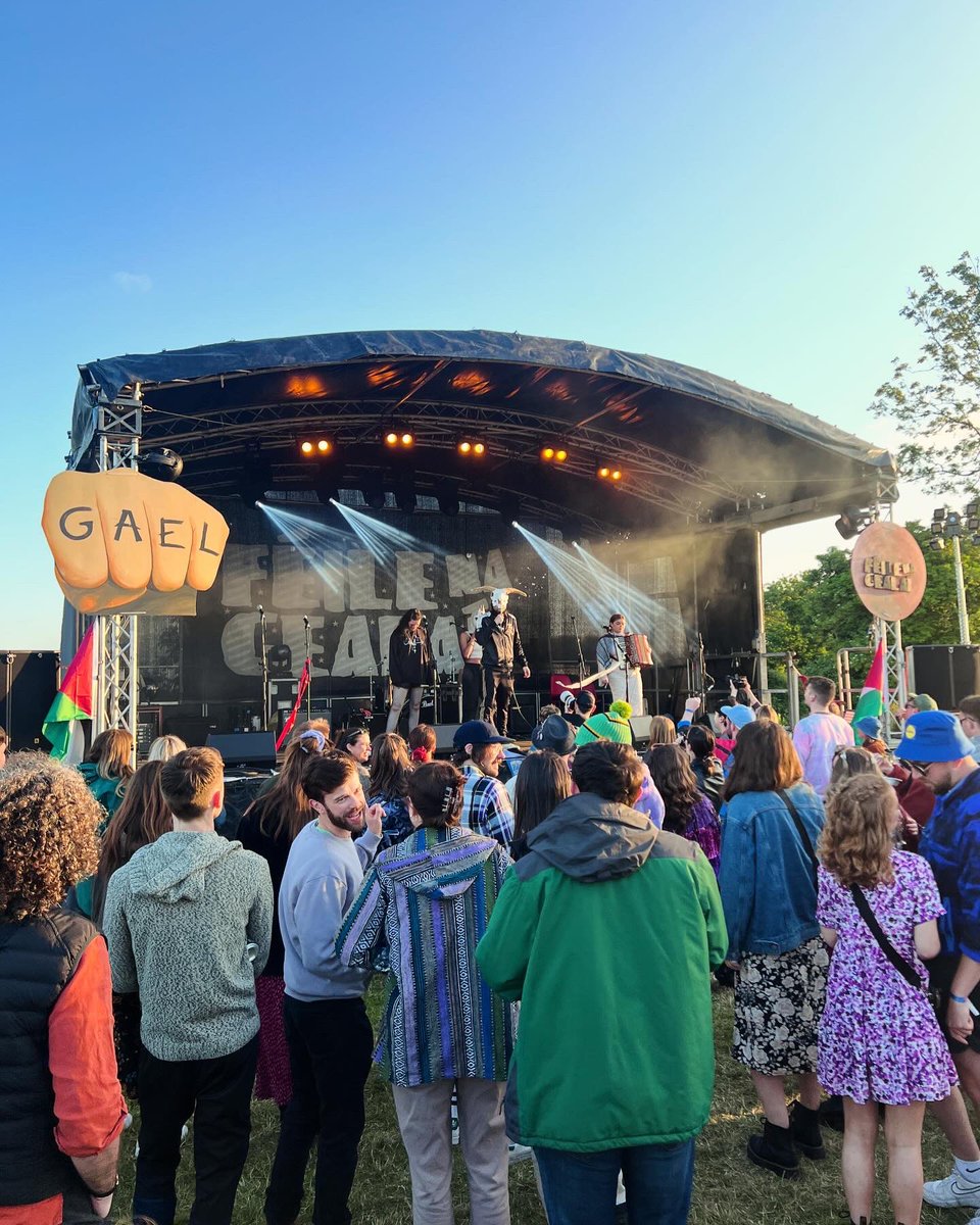 joydunlop's tweet photo. What a trip we took to @feilenagealai! Non stop music and craic, with some of my favourite people from both sides of the ocean, &amp; all through Gaelic and Irish. So inspiring - a huge congratulations to all the organisers. You truly have created something special.  #Gaelic #Gaeilge https://t.co/50ILQ3EryC