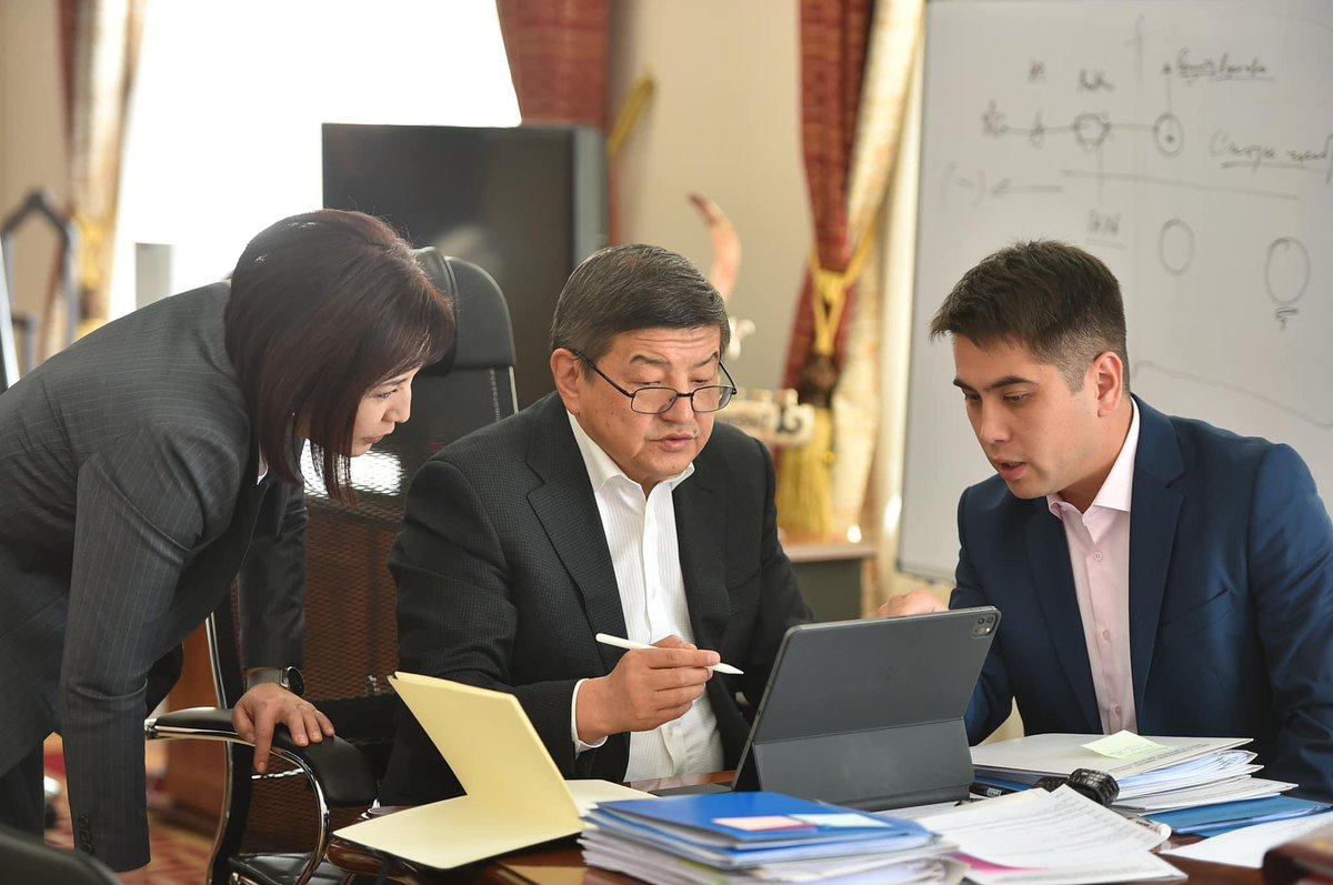 ABurzhuev's tweet photo. Дорогие коллеги и друзья,

Сегодня я прощаюсь с вами, и хочу выразить свою искреннюю благодарность за все годы, которые мы проработали вместе. За последние десять лет мы достигли невероятных высот в области цифровизации Кыргызстана. https://t.co/ya0sXbK0Xq