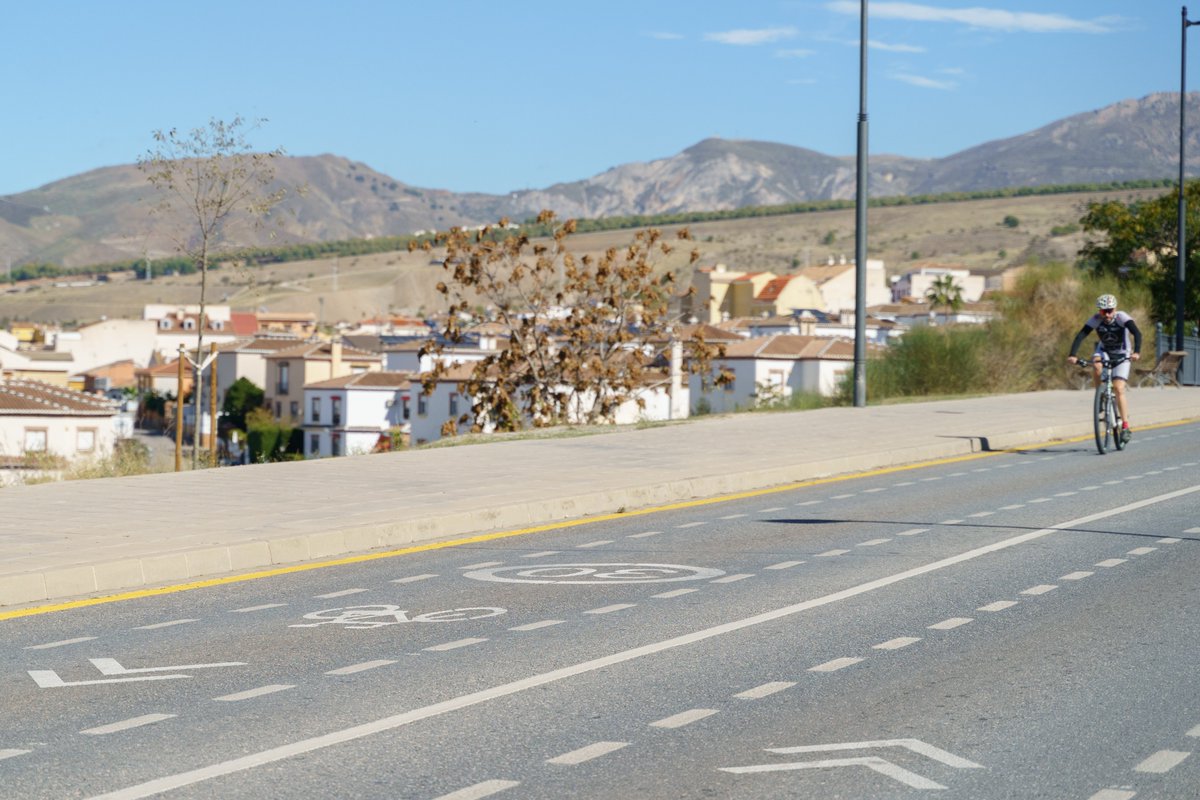 En el mundo hay unos 1.000 millones de bicicletas.
Diversas organizaciones estiman que doblan al número de 🚗
¿Y si logramos que haya muchas más circulando? 😉
🚴‍♀️🚴‍♂️ 
#movilidadurbanasostenible #GranadaMetrópoli
ℹ️ bit.ly/fomento-movili… 
➡<a href="/dipgra/">Diputación de Granada</a> ➕ #UniónEuropea <a href="/EUinmyRegion/">EUinmyRegion🇪🇺</a>