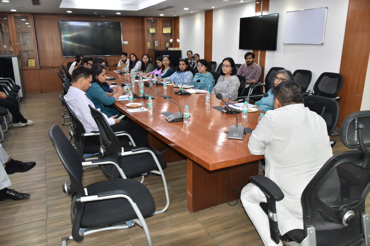 NCPCR_'s tweet photo. NCPCR Chairperson Shri @KanoongoPriyank chaired a review meeting today regarding rescue operations conducted on 07/06/2024 in 10 locations across the West &amp; North West Districts of Delhi. During this operation, 21 children, most of whom were allegedly trafficked, were rescued. https://t.co/raiKevcLmf