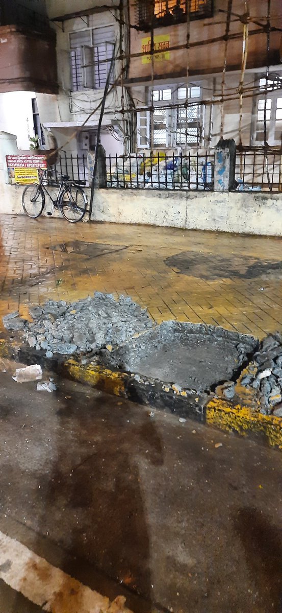AdvSampanna's tweet photo. @mybmc @SadaSarvankar saaheb @samadhan234 BMC tree dept. dug holes for tree plantation. But creates serious problems for Shanti Sadan bldg. Please clog and seal the hole. Location: On Footpath of Shanti Sadan bldg. Opp. Meenatai Thackeray statue, Shivaji Park, G/ North Ward BMC https://t.co/rnkmdOgQJz