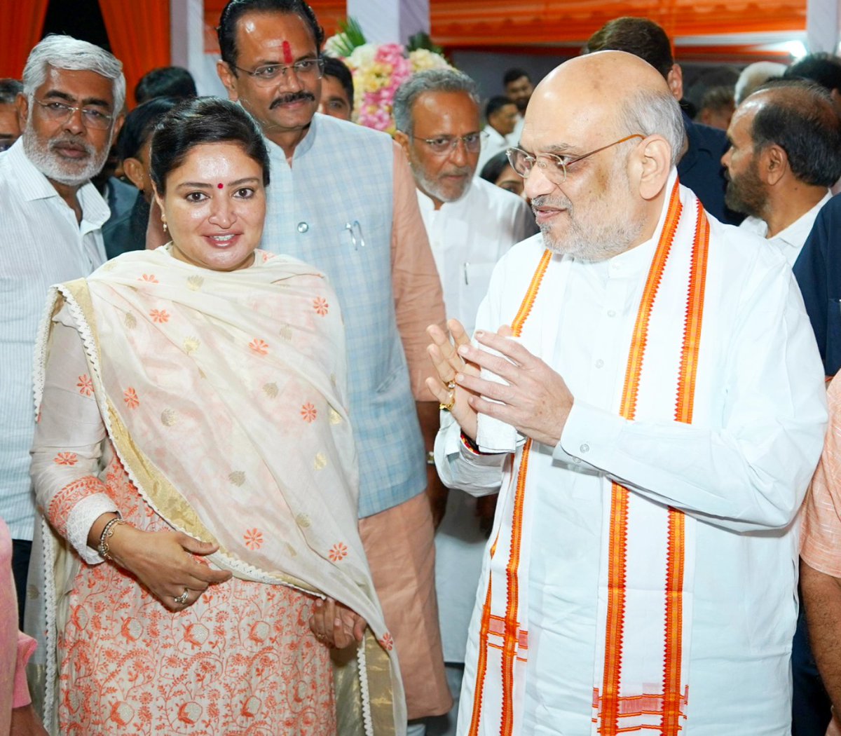 PoonambenMaadam's tweet photo. કુશળ રણનીતિકાર અને કરોડો કાર્યકર્તાઓના પ્રેરણાસ્રોત ગાંધીનગર લોકસભાના લોકલાડીલા સાંસદ શ્રી @AmitShah સાહે��ને પુનઃ કેન્દ્રીય ગૃહ તથા સહકાર મંત્રી તરીકેની જવાબદારી પ્રાપ્ત થવા બદલ ખુબ ખુબ અભિનંદન. https://t.co/zo5pCVWBrB