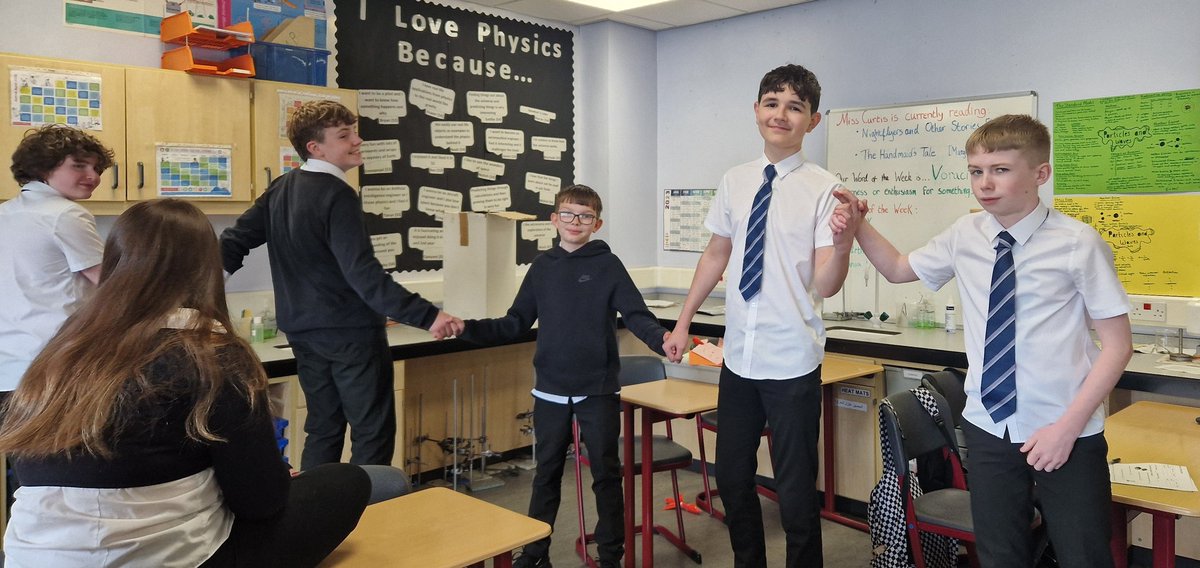 SmithycroftPhys's tweet image. 2F and 2G had a shocking time with the Van de Graaff generator today ⚡️
Lots of excellent collaborative work and lots of fun! 😁
#PhysicsIsFun #EverydayPhysics
