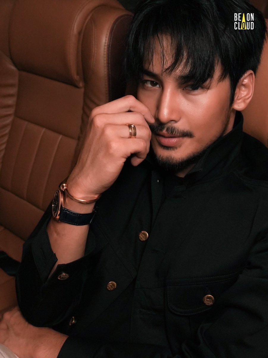 Global Brand Ambassador ของ Piaget อาโป-ณัฐวิญญ์ ของเรากับลุคสนามบินวันนี้ หล่อ คม เข้ม 😊🫶🏼 แอดมินใจสั่นสุด ๆ 

#ApoFlytoPariswithPiaget