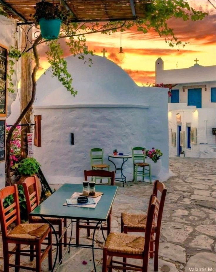 🌟🌟Όταν βραδιάζει οι αγγέλοι κατεβαίνουν στον παράδεισο της Αμοργού🌜

Καληνύχτα 🌛G night

Amorgos Greece ✨✨✨✨