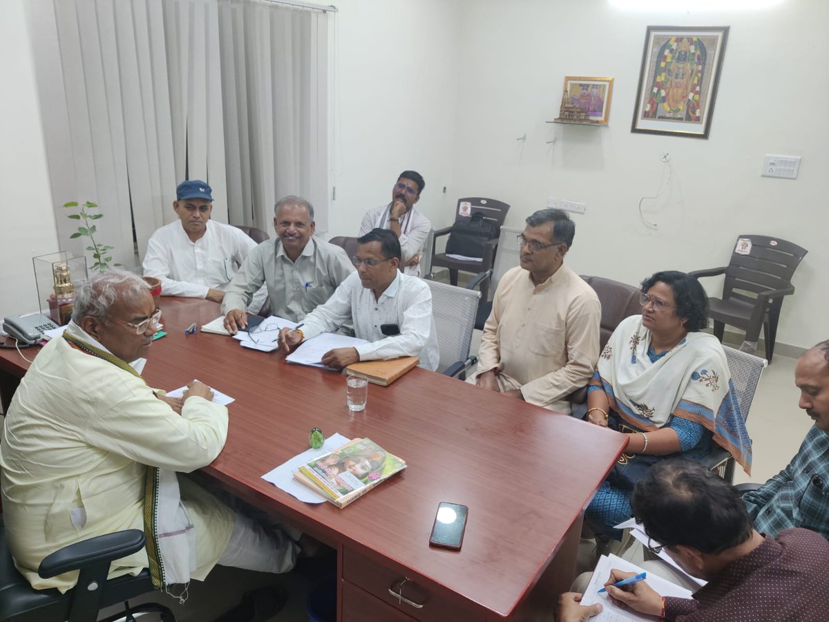 संगठन के प्रतिनिधिमंडल की ४० सूत्री मांगों को लेकर माननीय शिक्षा मंत्री 
श्री <a href="/madandilawar/">Madan Dilawar</a> जी से वार्ता हुई संपन्न। 

 शिक्षा मंत्री जी ने शिक्षकों की समस्याओं के निराकरण के लिए सकारात्मक रुख अपनाते हुए अनेक मांगों पर तत्काल दी अपनी सहमति।
<a href="/BhajanlalBjp/">Bhajanlal Sharma</a> <a href="/RajCMO/">CMO Rajasthan</a>
<a href="/rajeduofficial/">Dept of Education, Rajasthan</a>
