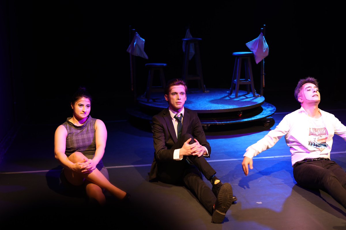 Eveeetttt

23-24 sezonu da bitti. Zor oldu ama bitti…

Bütün sezon yanımızda olan seyircilerimize teşekkür eder, olmayanlara teesüf ederiz. 

24/25 sezonu… Yine birlikte olacağız, vazgeçmeyeceğiz. 

#sfksanat 
#3yadaçık 
#anlamsızı