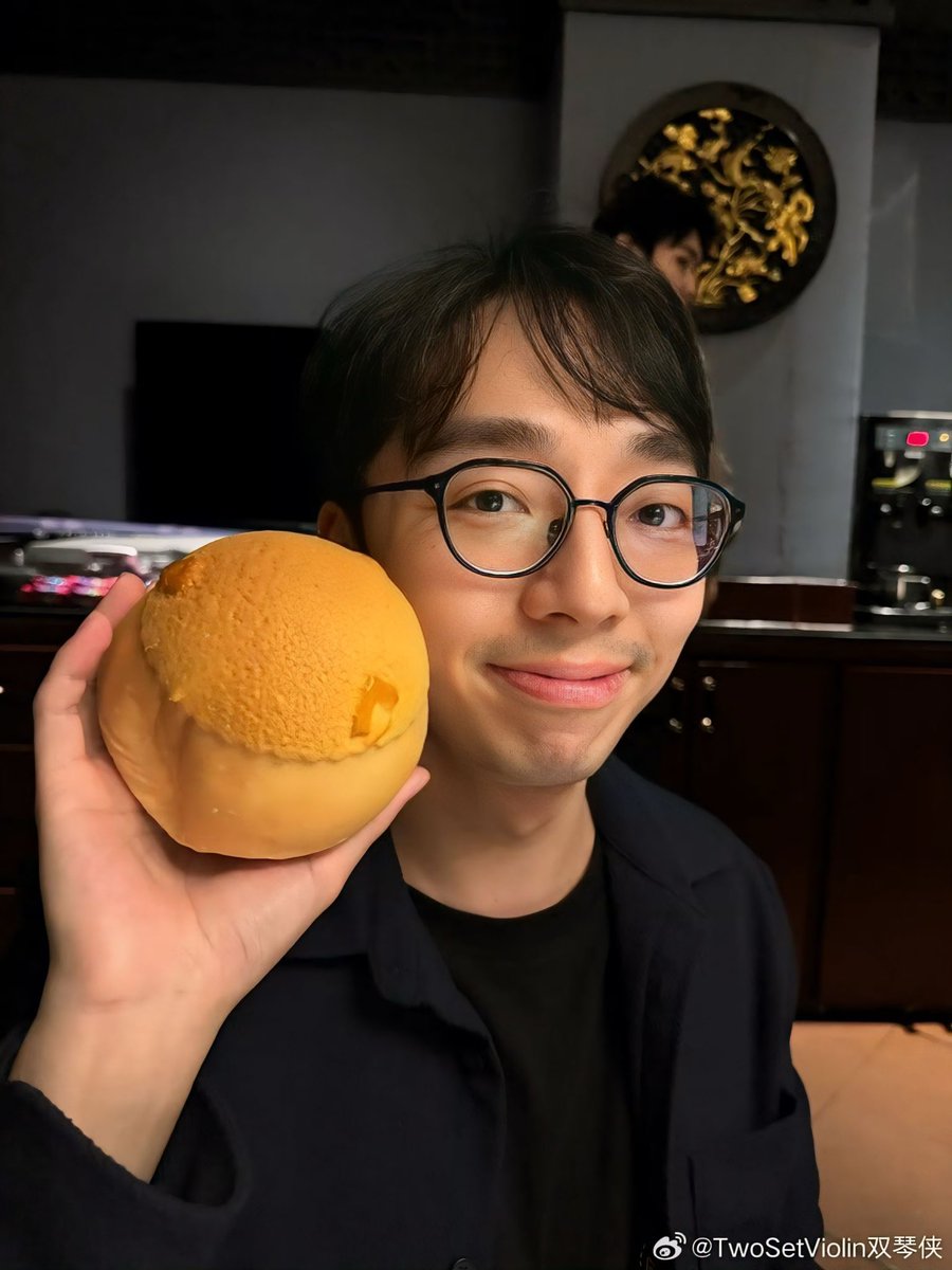 DayDreaming2Set's tweet image. “My face is smaller than the Bolo bun”
- Brett Yang 2024
#twosetviolin