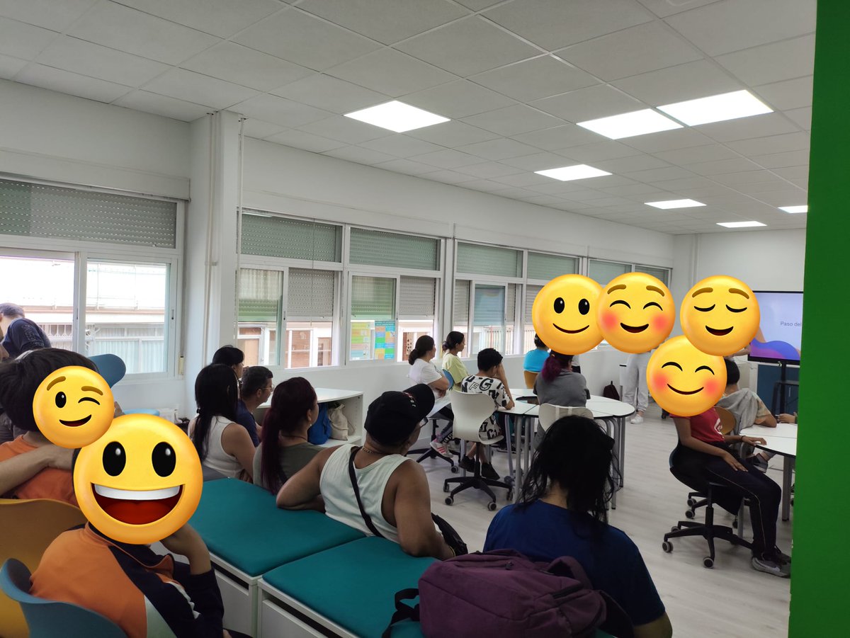 ¡Buenas tardes! Tras este fin de semana pasado por agua ☔ os queremos contar que, la semana pasada, nuestra maravillosa AMMPPAA organizó una sesión informativa para los mayores que pasan al IES, os dejamos algunas imágenes y agradecemos a nuestros ex-alumnos la visita!
