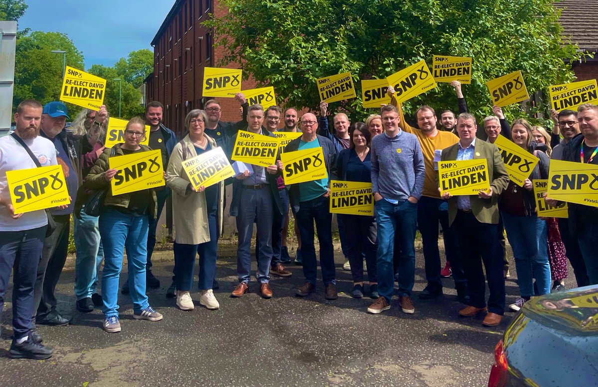 ZenGhani's tweet photo. Fantastic campaigning session in Glasgow East today for @DavidLinden! 

#voteSNP #ActiveSNP https://t.co/xWqFjSBPdU