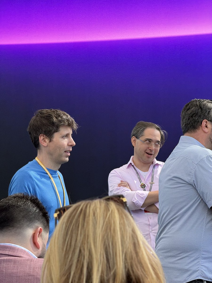 itspreetpatel's tweet photo. Big day for @sama #WWDC24 https://t.co/BeTem4jgAm