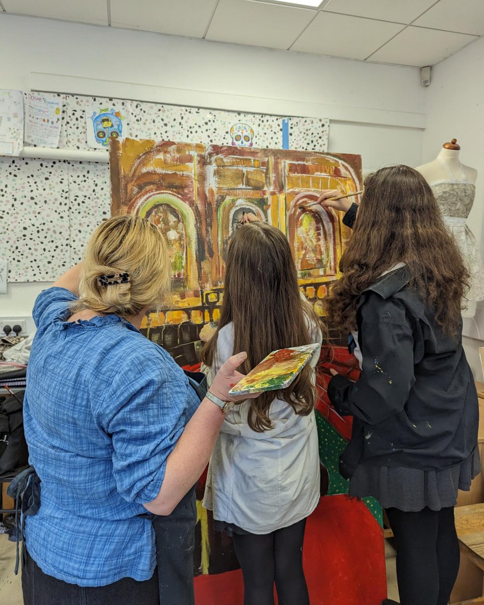 Excellent team work designing, drawing up and painting set designs ready for the year 7 play 🎨🎨🎨 Fantastic work all, very proud of you all ❤️ <a href="/MaelorPenley/">Maelor School Penley</a> <a href="/MaelorART/">Mrs Hartigan</a>