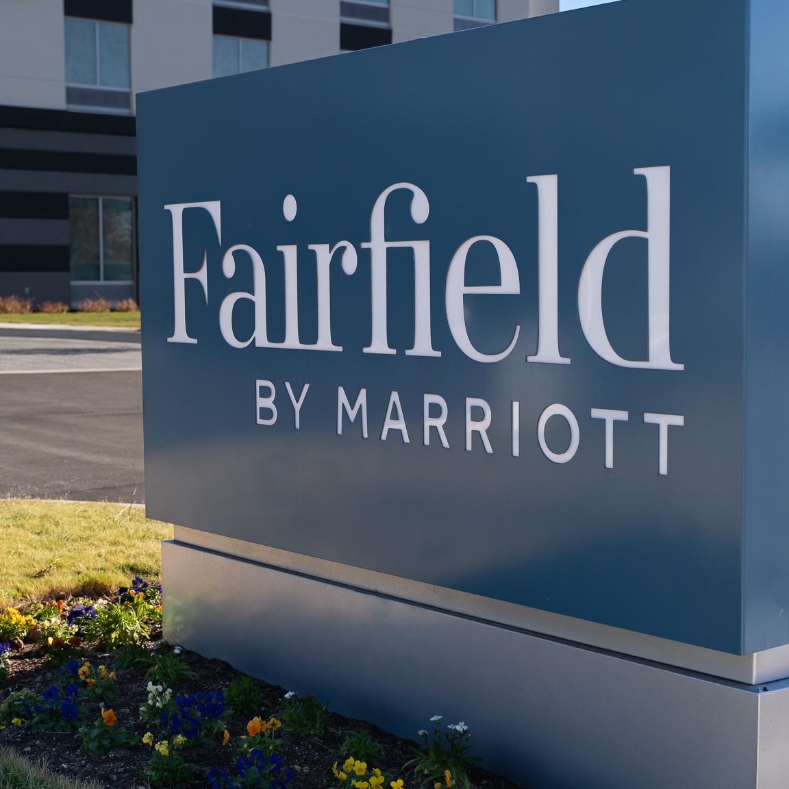 Conveniently located just off I-565 at Gate 9, Redstone Gateway offers two onsite hotels in close proximity to Redstone Arsenal, and a variety of walkable restaurants and coffee shop.

Learn more about lodging and all amenities: lnkd.in/p46h9