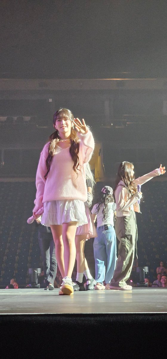 xnticrstl's tweet photo. IVE soundcheck done! #ive1stworldtour https://t.co/PU9ONg9CLO