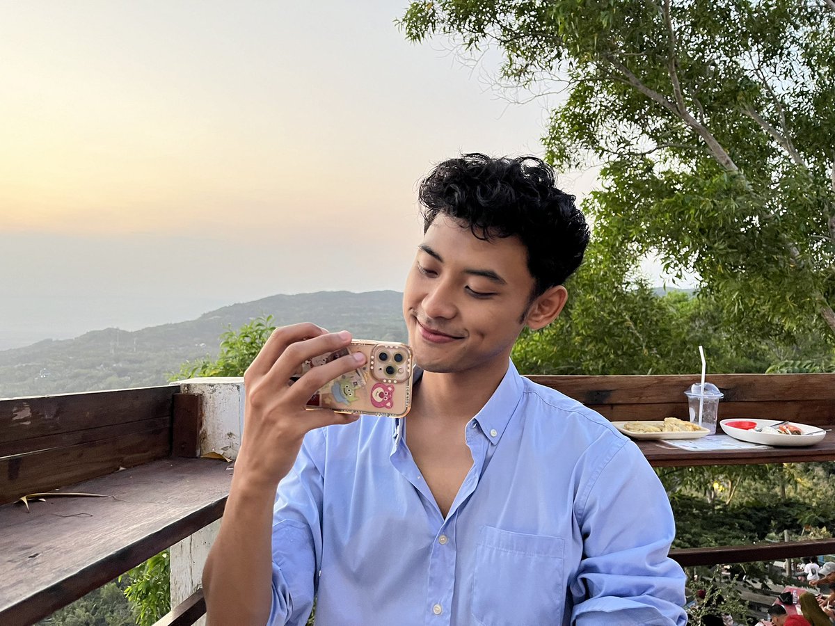 diphvine's tweet photo. sedih ges mau ldr 😭😭😭😭😭😭😭😭 tidak terbayang mengalami masa ldr juga bersama manusia iniii. masa pra-ldr emang paling berat sih bawaannya pengen ketemu mulu ngumpulin kangen, eh abis itu ga ketemu blas :) https://t.co/2CjXQiAH5e