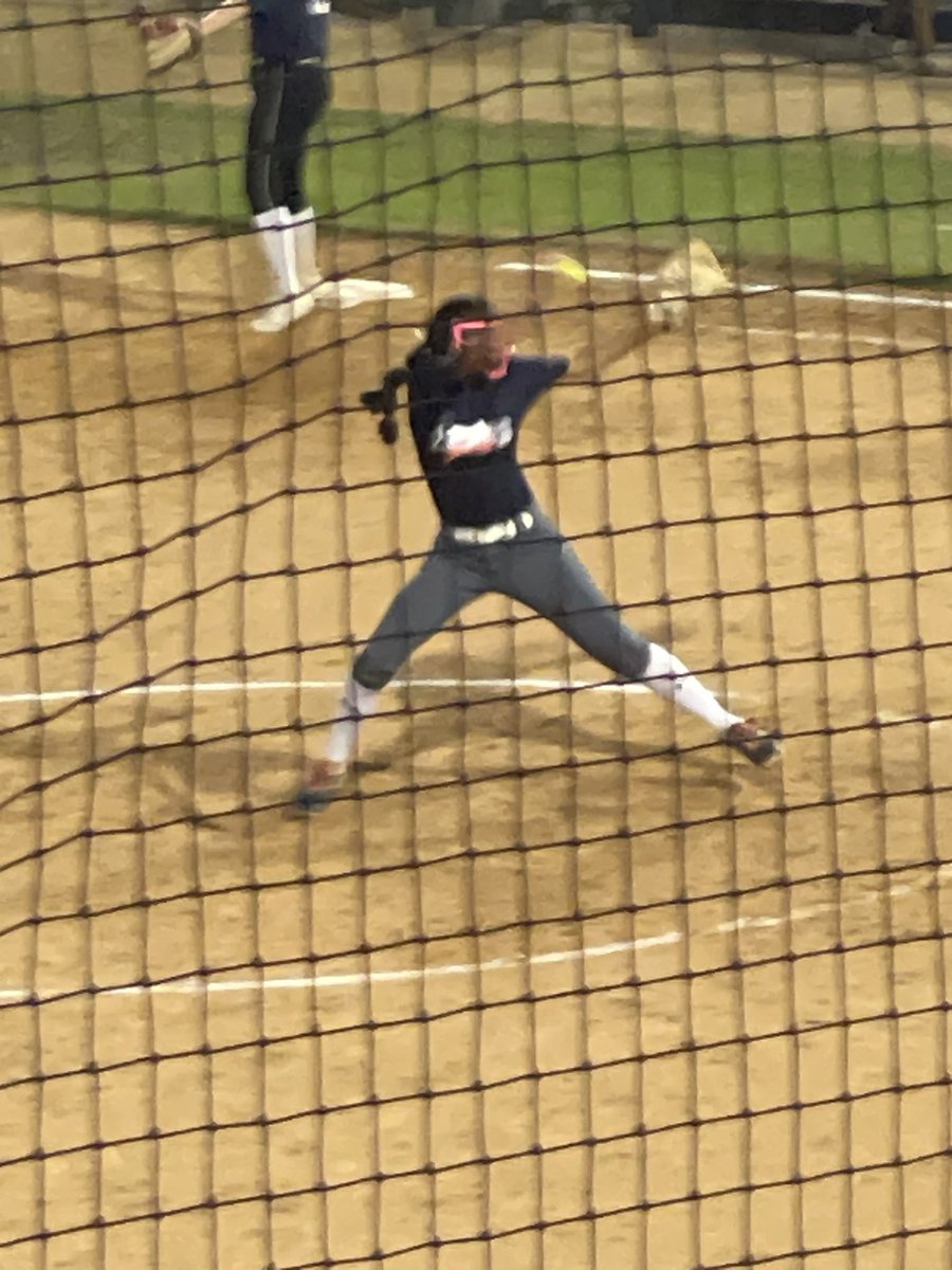 Danielle Calvario (@danni2025) on Twitter photo 