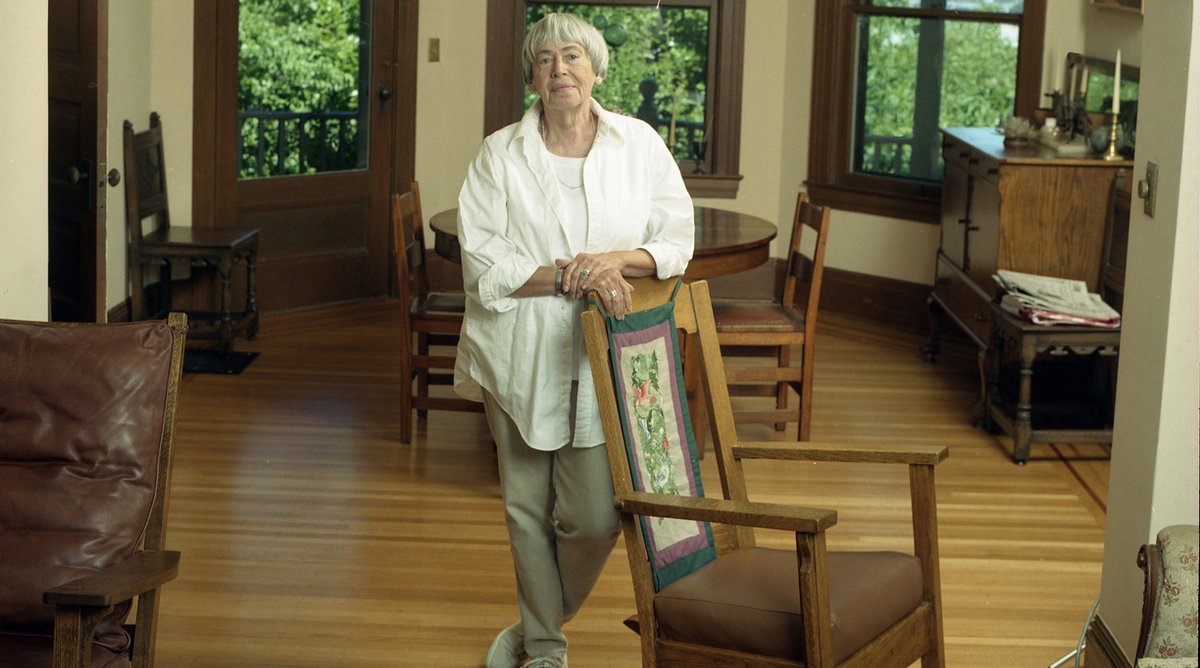 KirkusReviews's tweet photo. Ursula K. Le Guin’s Portland, Oregon, home will become a writers residency. The family of the late, legendary science fiction and fantasy author, who died in 2018 at the age of 88, has donated her home to the nonprofit organization @literaryarts. https://t.co/HjXQ0L07XK https://t.co/24RZWFBzKp