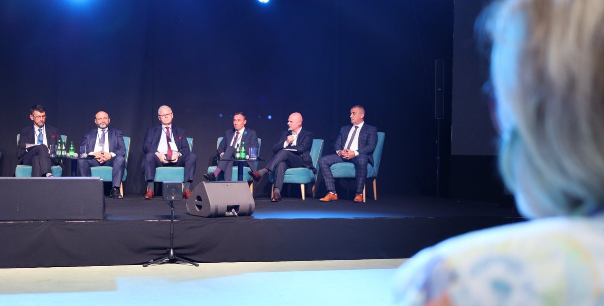 GAZ_SYSTEM's tweet image. #GAZSYSTEM kontynuuje rozbudowę systemu przesyłowego. Podjęliśmy decyzję o realizacji programu #FSRU. Aktualnie podpisaliśmy umowę na zamówienie jednostki regazyfikacyjnej. Procedura #OpenSeason potwierdziła zapotrzebowanie na projekt - wiceprezes Adam #Bryszewski na