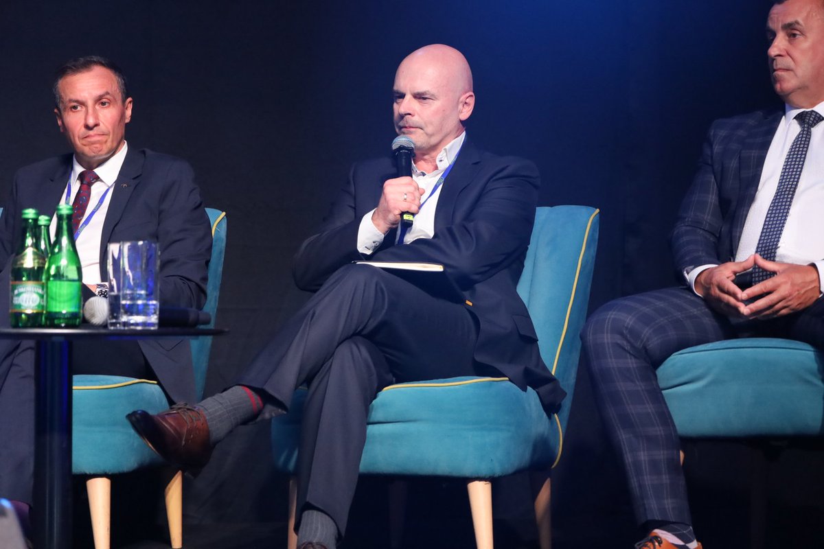 GAZ_SYSTEM's tweet image. #GAZSYSTEM kontynuuje rozbudowę systemu przesyłowego. Podjęliśmy decyzję o realizacji programu #FSRU. Aktualnie podpisaliśmy umowę na zamówienie jednostki regazyfikacyjnej. Procedura #OpenSeason potwierdziła zapotrzebowanie na projekt - wiceprezes Adam #Bryszewski na