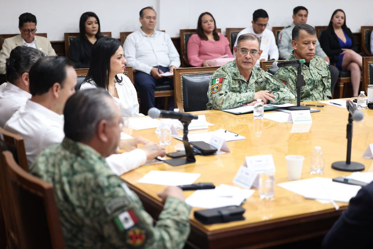 Arrancamos la semana con la Mesa de Coordinación Estatal para la Construcción de Paz y Seguridad, donde dimos seguimiento a la estrategia de vigilancia durante el proceso electoral y otros temas prioritarios como la seguridad (1/3)