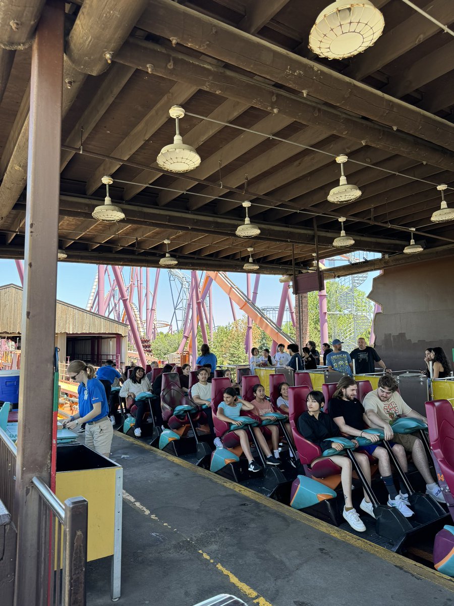 ElToroRyan's tweet photo. The Raging Bull crew is doing a fantastic job sending trains out!! They‘ll totally crush it with 3 train ops once the 3rd train is available! @SFGreat_America https://t.co/XrYR2NguEM