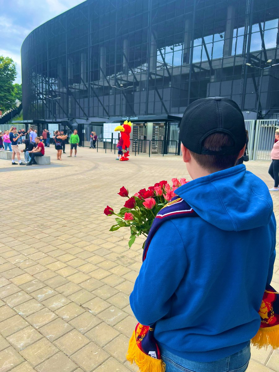 wellitspat's tweet photo. @e_zduneky To my dziękujemy. Raz jeszcze ogromne gratulacje i przepraszamy ale stres go zjadł i pierwsze trzy dziewczyny nie otrzymały kwiatków 🫠. Na kolejne rozdanie pucharu będą ładniejsze i każda z Was go otrzyma. 🧡 Odpoczywajcie 🥰 https://t.co/1rLPiIVEc0
