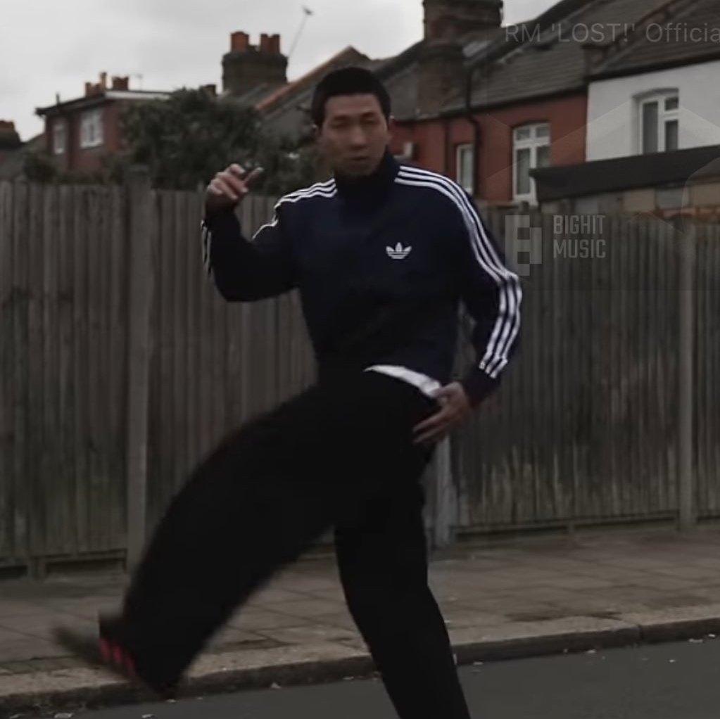 خطاب به اون دختره که ازش بدم میاد 
(فکر میکنه باش دوستم ولی نههه)