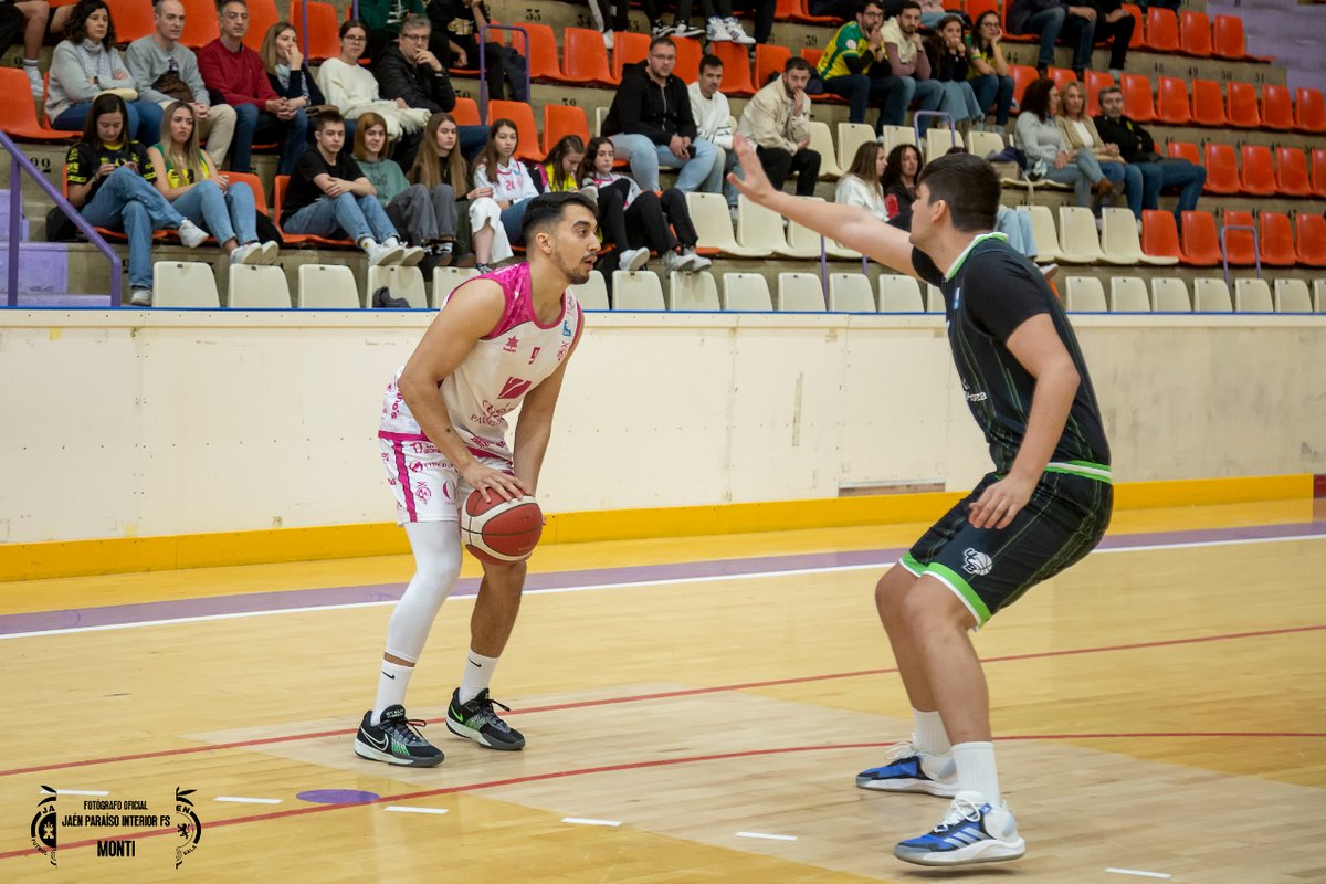 JaenFSbasket's tweet photo. 🤯 4 estadísticas 𝗺𝘂𝘆 𝘁𝗼𝗽

🏅Máximo anotador: @Waassiim9 (382 puntos, 15,91/partido)
💥Más eficaz en triples: @albertoaleman10 (50/122, 41%)
⚡️Más eficaz en tiros libres: @Davmel14 (83/103, 80,6%)
🤚Más tapones a favor: @Juanmimolina11_ (17, 0,74/partido)

#SomosJaén💛 https://t.co/Xiw1zEnT1l