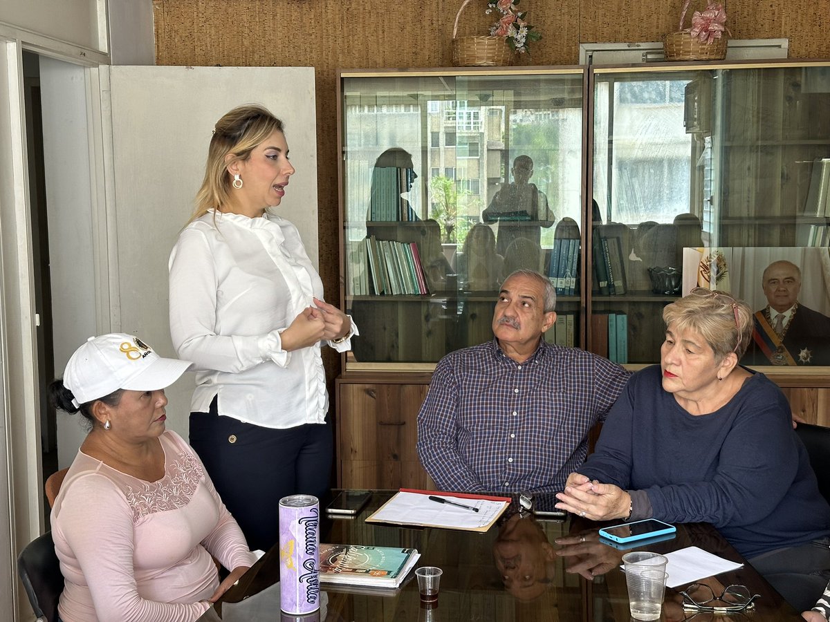 Reunión de la Secretaría Femenina Nacional con el Secretario Nacional de Organización <a href="/ADNixonM/">Nixon Maniglia</a> y <a href="/mydonascimento/">Myriam Do Nascimento</a>, Sub Secretaria Nacional de Organización, donde se trazan líneas de acción del sector femenino para el fortalecimiento de la maquinaria electoral de cara al #28Jul.