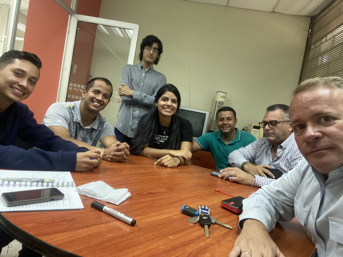 JuanPGuanipa's tweet photo. Los lunes son días para dar clases en nuestra Universidad del Zulia, Facultad de Ciencias Jurídicas y Políticas, Escuela de Ciencia Política, cátedras de Planificación Estratégica Pública y Presupuesto y Finanzas Públicas. En ambas materias me acompaña el profesor en formación Mauricio Reyes. 

Soy profesor universitario desde 1997 y si algo es urgente en nuestro país es mejorar la educación a todos los niveles. Para esto es necesario el cambio político y estoy seguro de que lo podremos lograr. 

¡Viva Venezuela Libre!