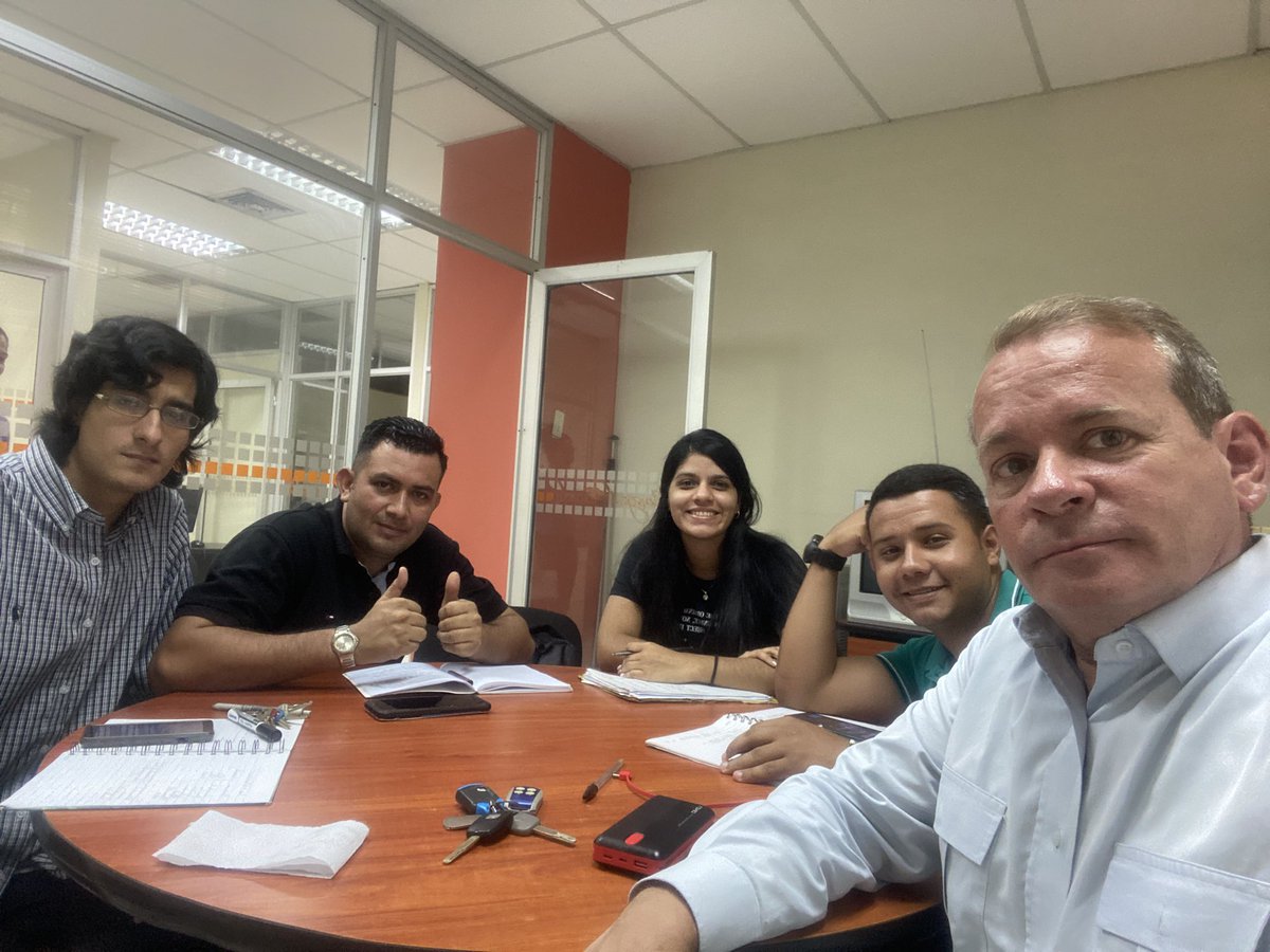 JuanPGuanipa's tweet photo. Los lunes son días para dar clases en nuestra Universidad del Zulia, Facultad de Ciencias Jurídicas y Políticas, Escuela de Ciencia Política, cátedras de Planificación Estratégica Pública y Presupuesto y Finanzas Públicas. En ambas materias me acompaña el profesor en formación Mauricio Reyes. 

Soy profesor universitario desde 1997 y si algo es urgente en nuestro país es mejorar la educación a todos los niveles. Para esto es necesario el cambio político y estoy seguro de que lo podremos lograr. 

¡Viva Venezuela Libre!