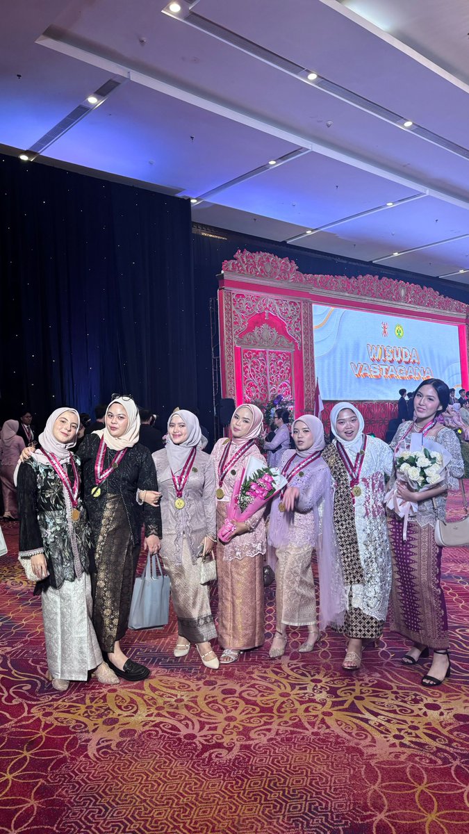 keylarchives's tweet photo. akhirnya wisuda banhhh🤓😋😌 https://t.co/MolsPCZzf0