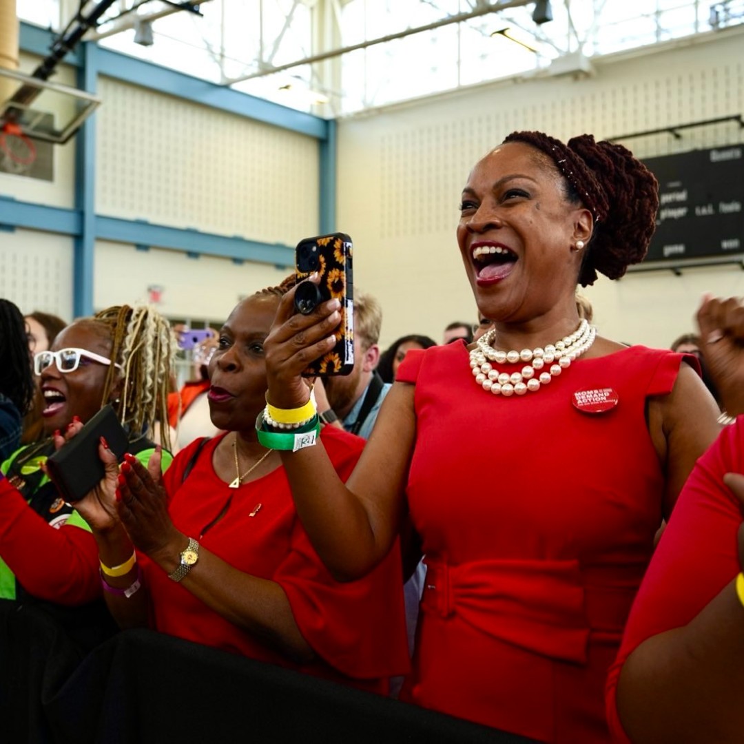 Kamala Harris tweet media