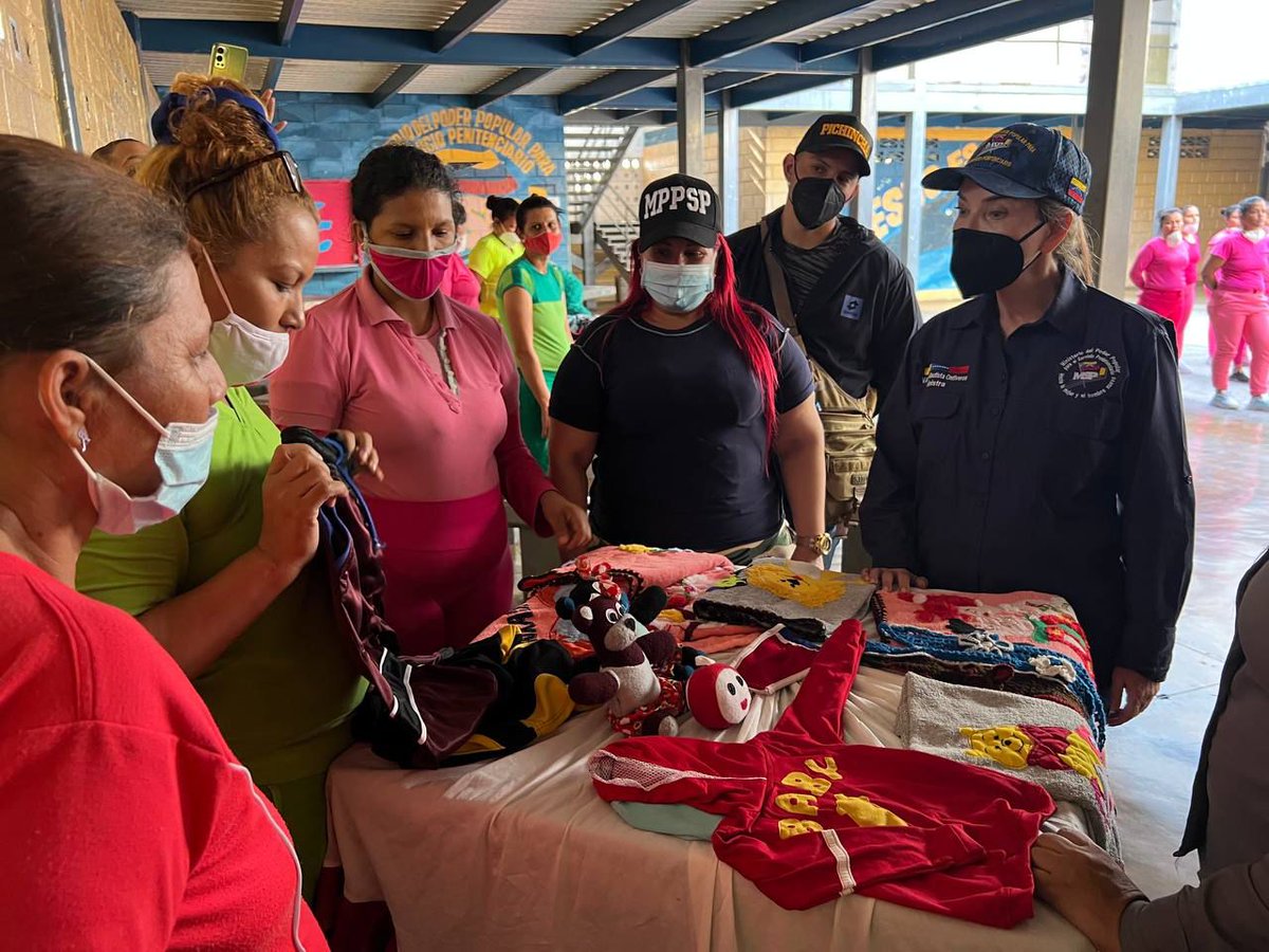 transitoCaracas's tweet photo. La Ministra Celsa Bautista llevó a cabo jornadas recreativas y educativas en los centros penitenciarios del país...

#VenezuelaJusticiaYPaz
#NicoTieneLasRiendas https://t.co/rr2nyzrmq6