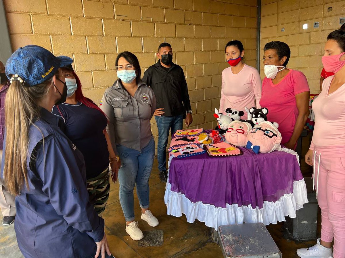 transitoCaracas's tweet photo. La Ministra Celsa Bautista llevó a cabo jornadas recreativas y educativas en los centros penitenciarios del país...

#VenezuelaJusticiaYPaz
#NicoTieneLasRiendas https://t.co/rr2nyzrmq6