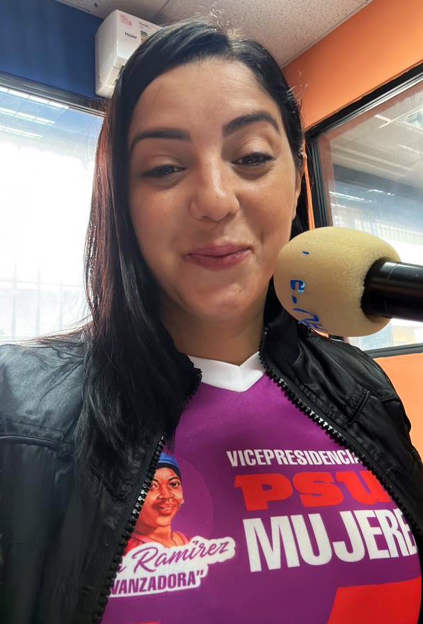 johanitakenpo's tweet photo. #10Jun Nos vinimos a @RutasFM a conversar con la periodista Mildre Amador sobre el plan de trabajo que ejecutamos en materia de servicios públicos en el marco del 1x10 del Buen Gobierno del Pdte.@NicolasMaduro. ¡Estamos en Contacto con las Comunidades! #NicoTieneLasRiendas https://t.co/4Vq7I1cI2P