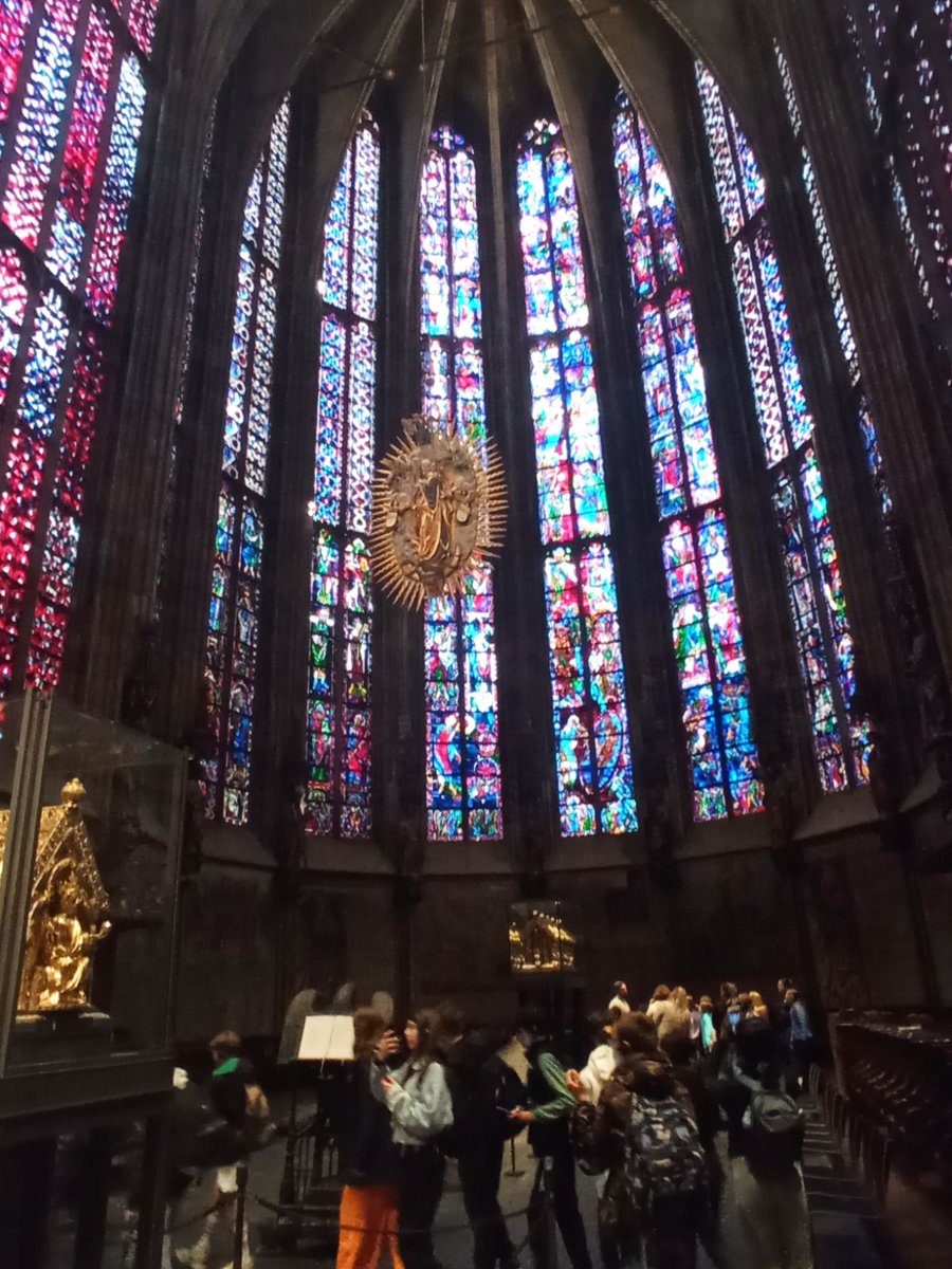 ClgPasteurStlo's tweet photo. [DEUTSCHLAND - TAG 1] 🇩🇪🇩🇪🇩🇪

Unsere Schüler sind diesen Montag, den 10. Juni 2024, in Deutschland angekommen. 1. Station : Aachen, sein Dom und das Rathaus! https://t.co/YPY4j7biIm