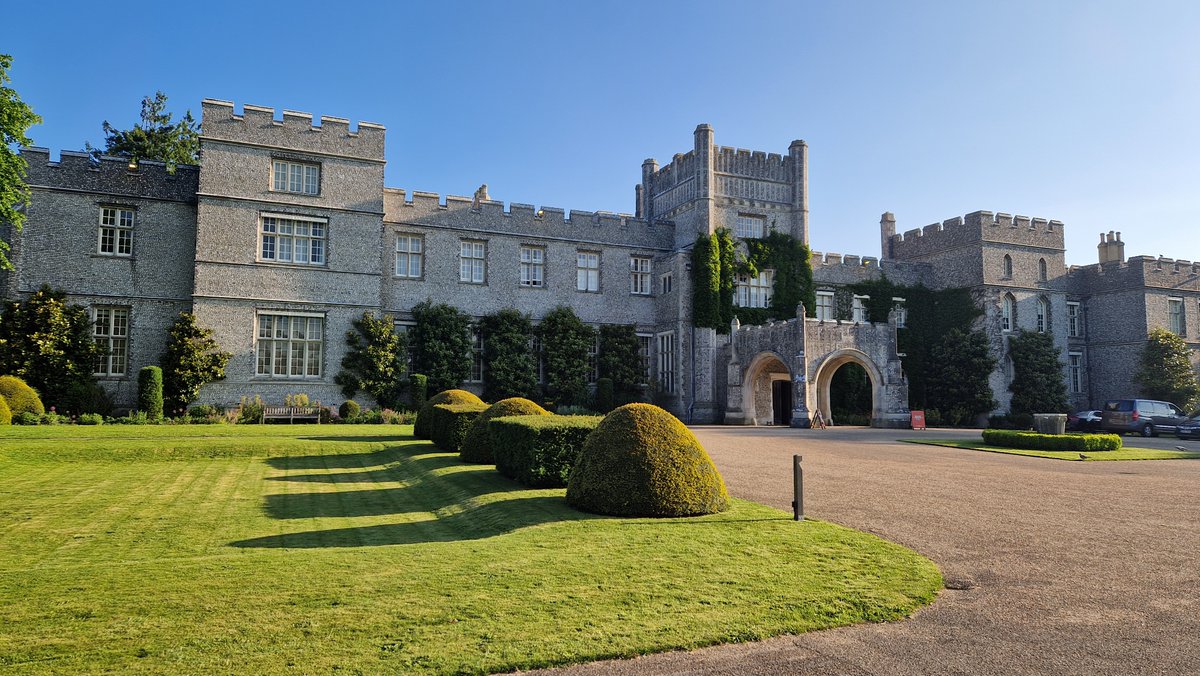 RuthABrandt's tweet image. Art Inspired Writing, West Dean College, 13-15 Sept
Discover how to use paintings as inspiration for stories and poems, creating characters, adding atmosphere, and more. Suitable for all. @westdeancollege  #creativewritingcourse #creativewriting